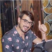 Profesor licenciado en piano y diplomado en música en la facultad de ciencias de la educación